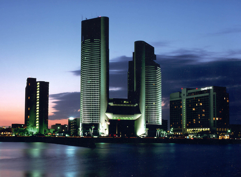 One Shoreline Plaza